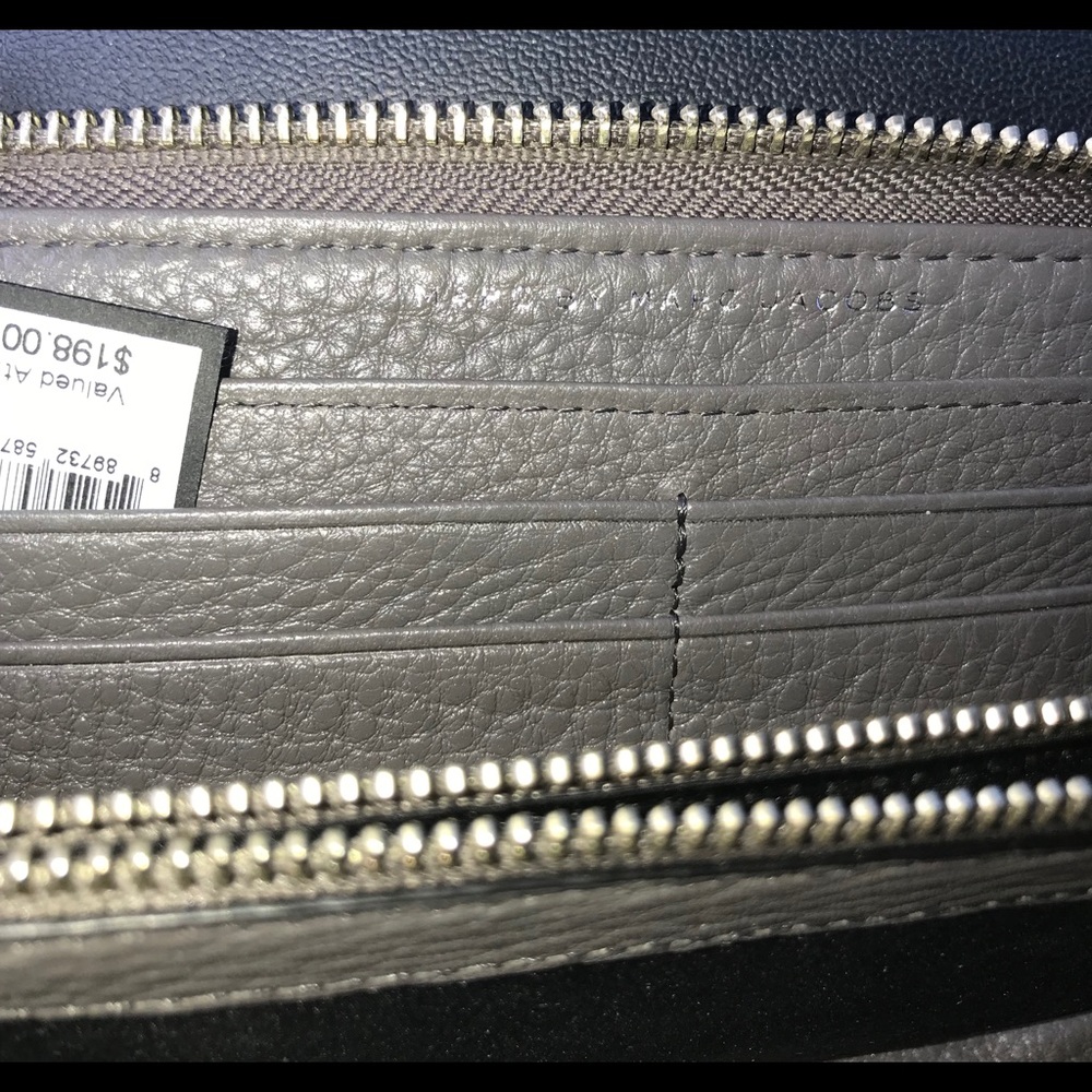 Marc by Marc Jacobs Wallet - Picture 4 of 5